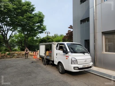 주방 배수관은 음식물 관리가 핵심입니다.