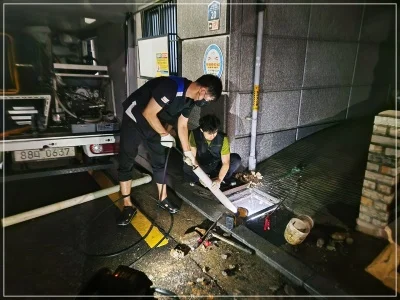 강남아랫집 천장에서 물이 떨어져 긴급출동! 누수탐지 후 배관파손 발견